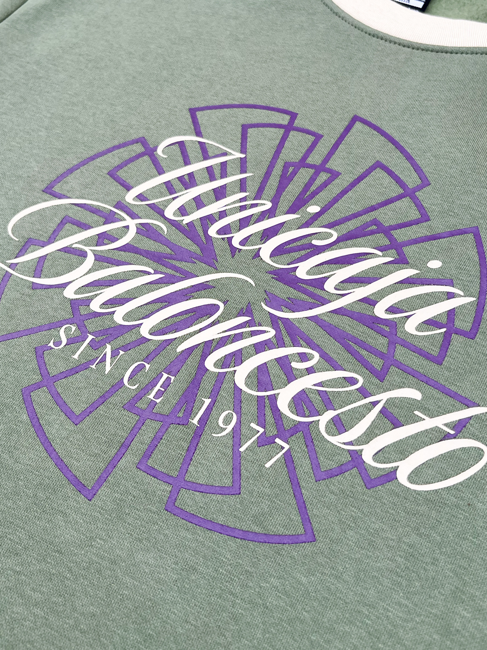 Sudadera retro cuello redondo